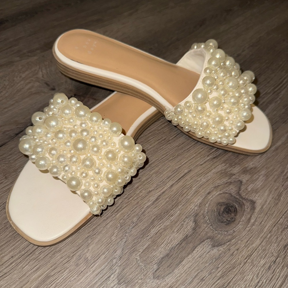 Elegant Cream Pearl Embellished Women's Slides